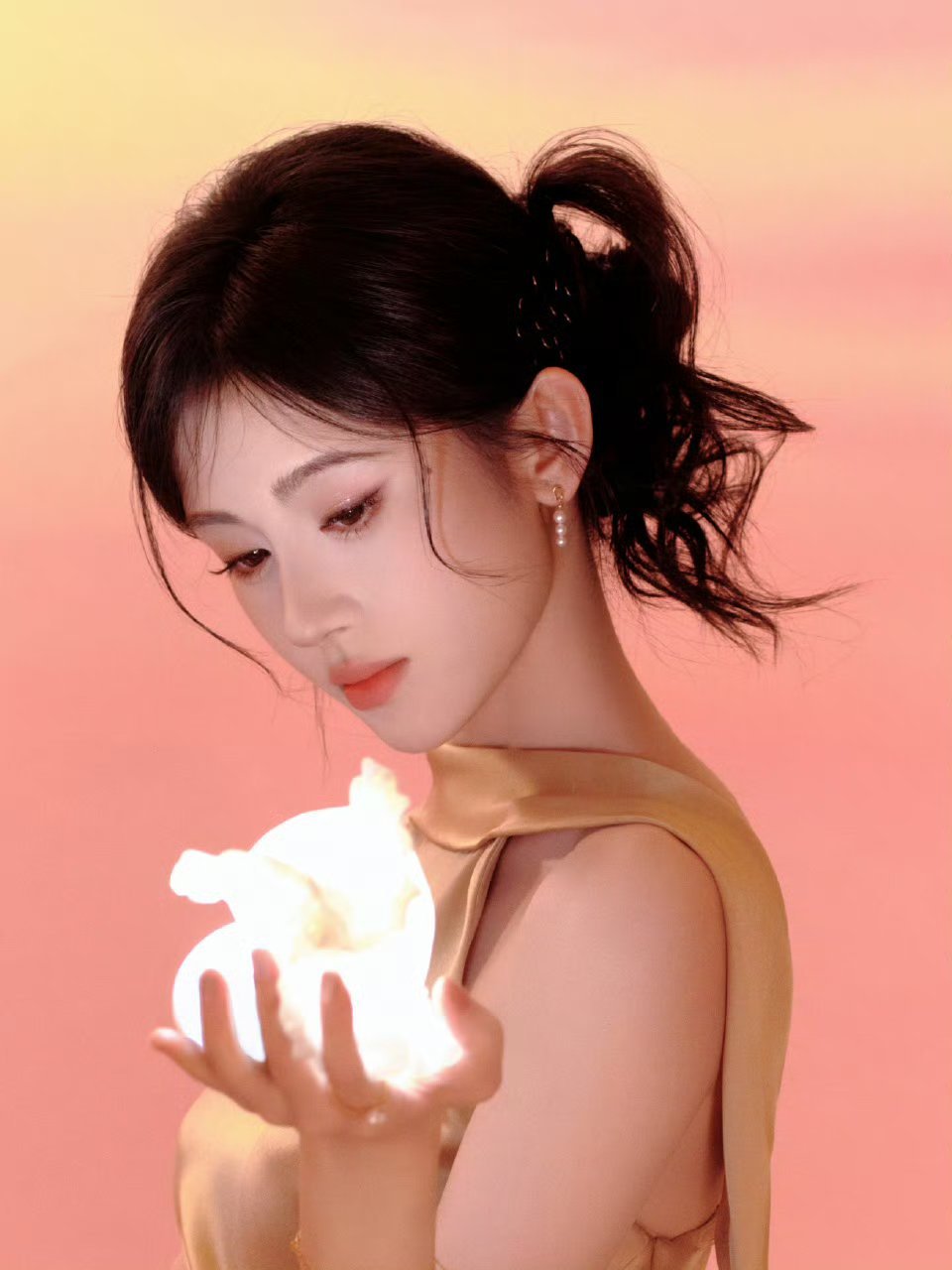 鞠婧祎超话要钻超3了，发点鞠姐的美图来助力一下[打call] ​​​