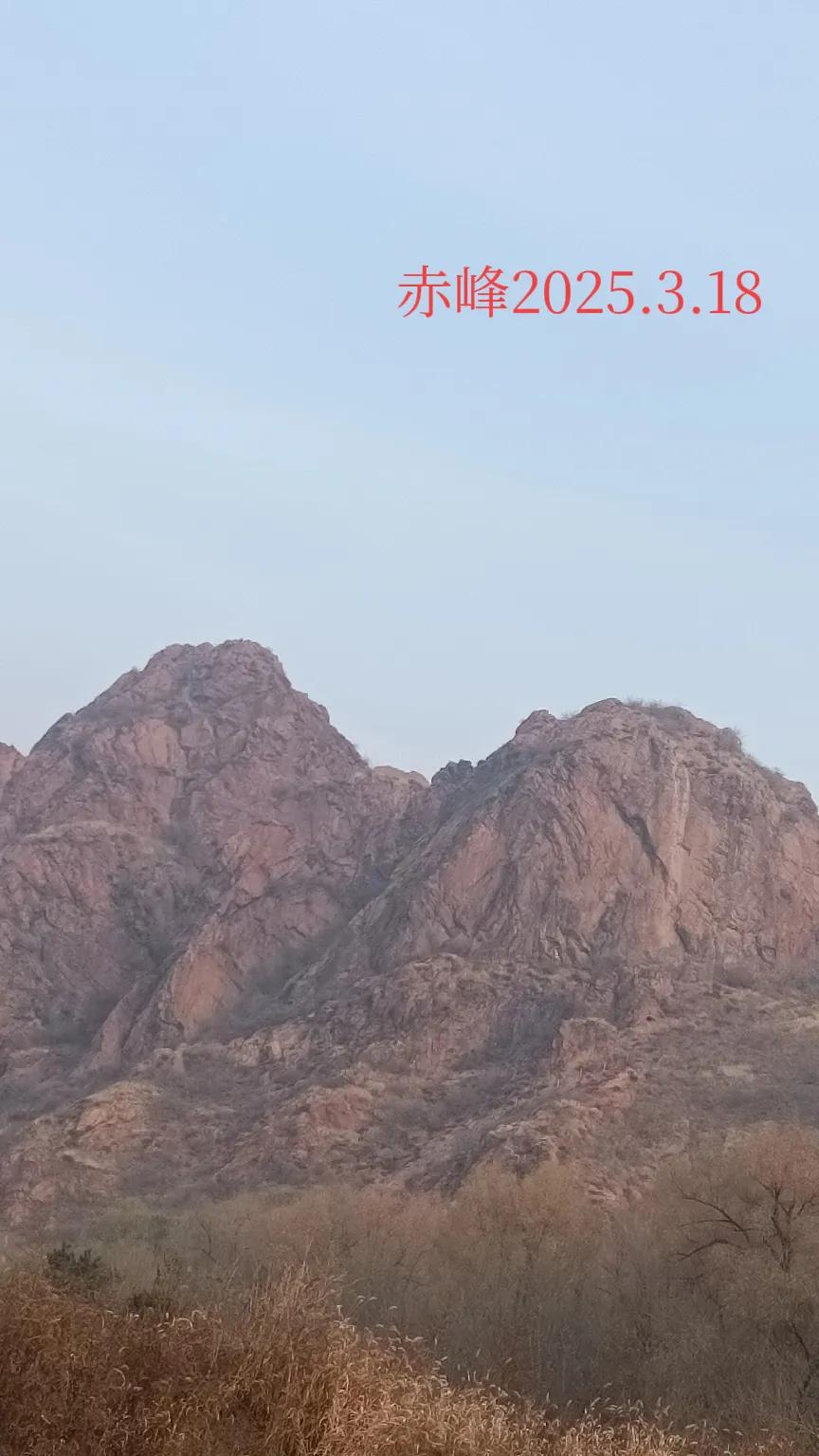 一路山色，随手拍一张风景照随手一拍，大美红山。