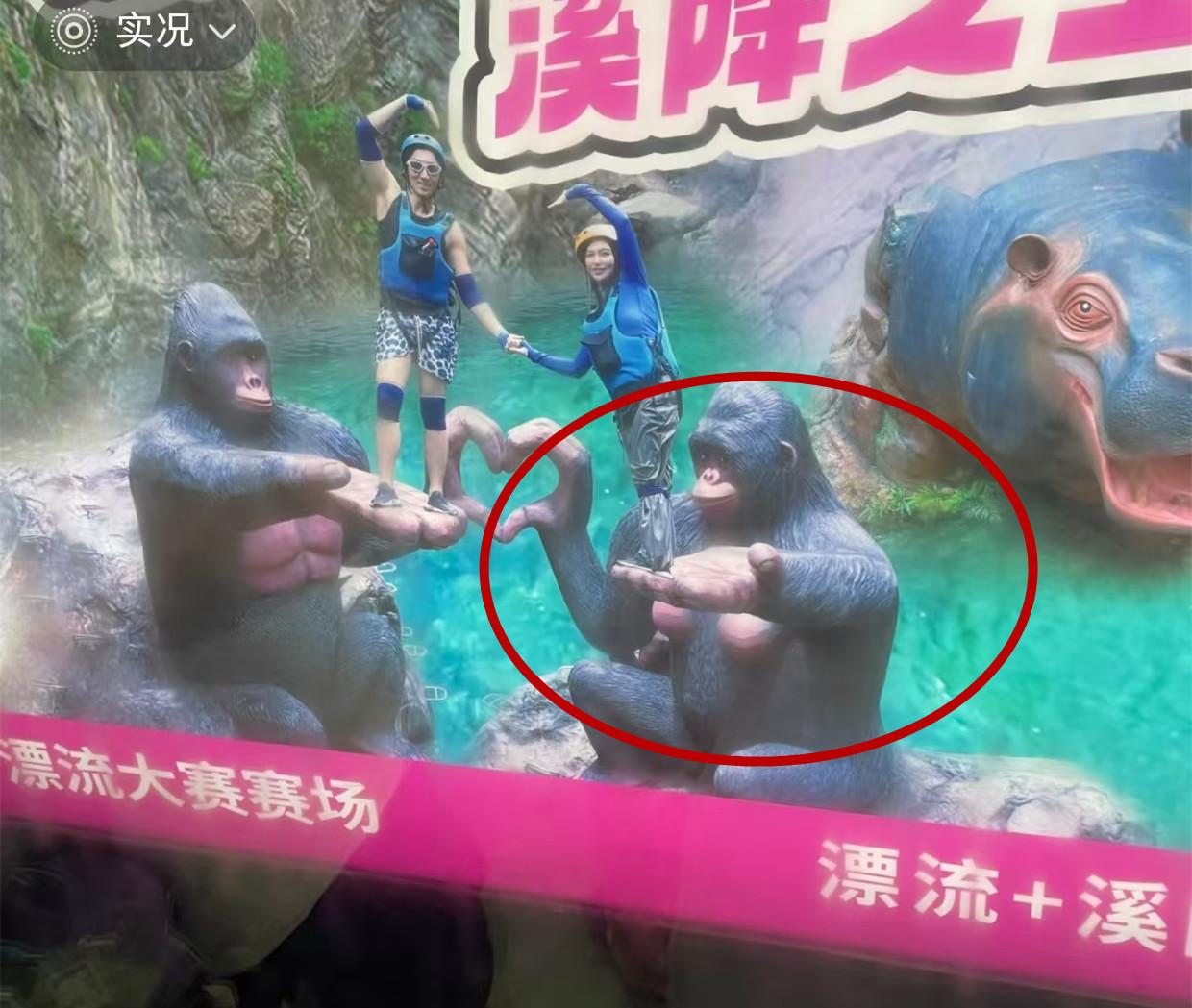 这也要投诉吗？广东广州，有人投诉地铁站上的海报不雅，海报画面是两只猩猩，其中一只