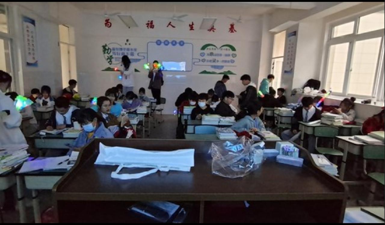 当班主任，是新老师的必经之路吗？
女儿上次考公没过，就想着找份工作边工作边备考。