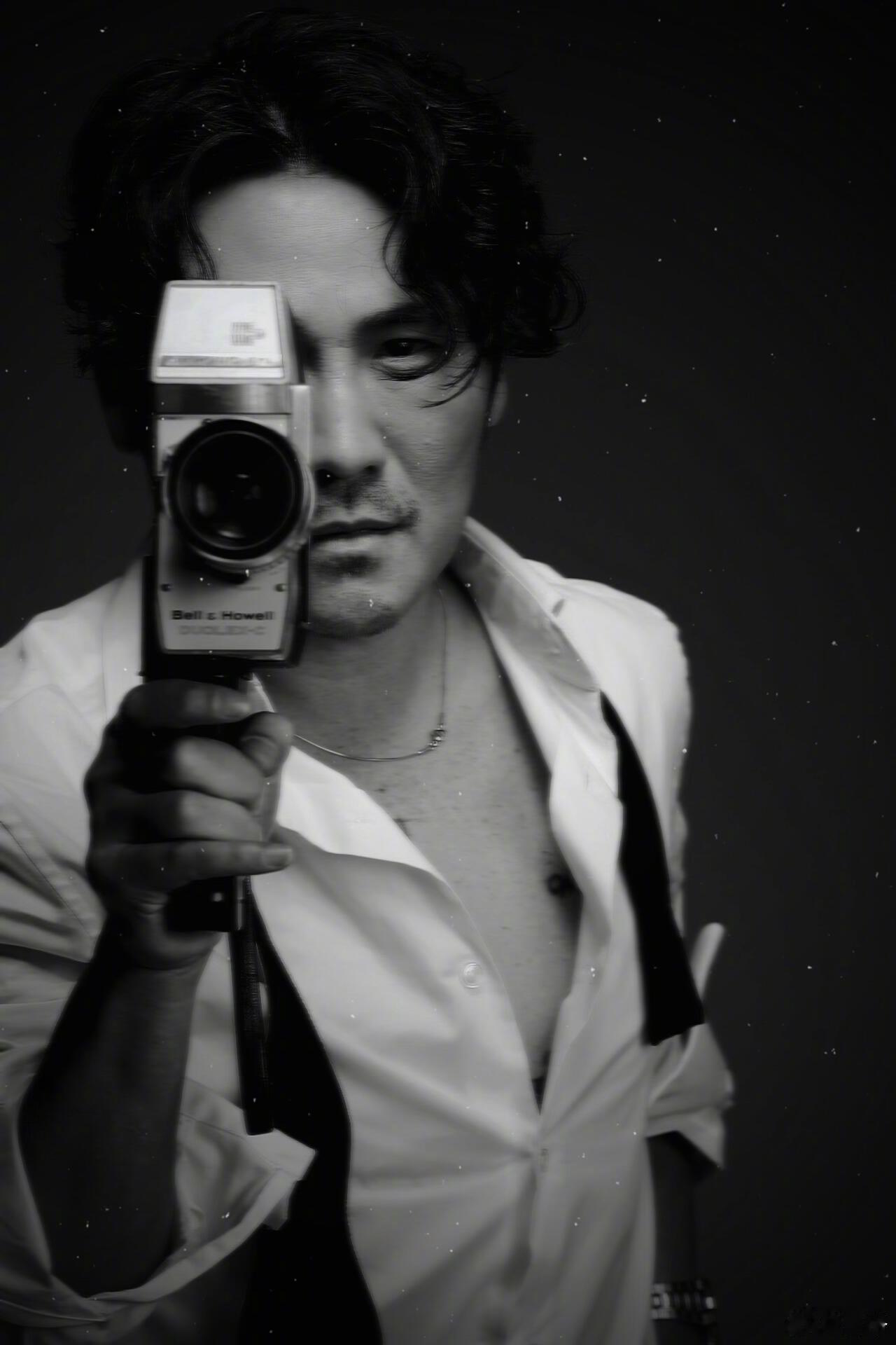 曹格 比我大20岁的都有机会 曹格也是在吃瓜啊，冲浪达人了。 