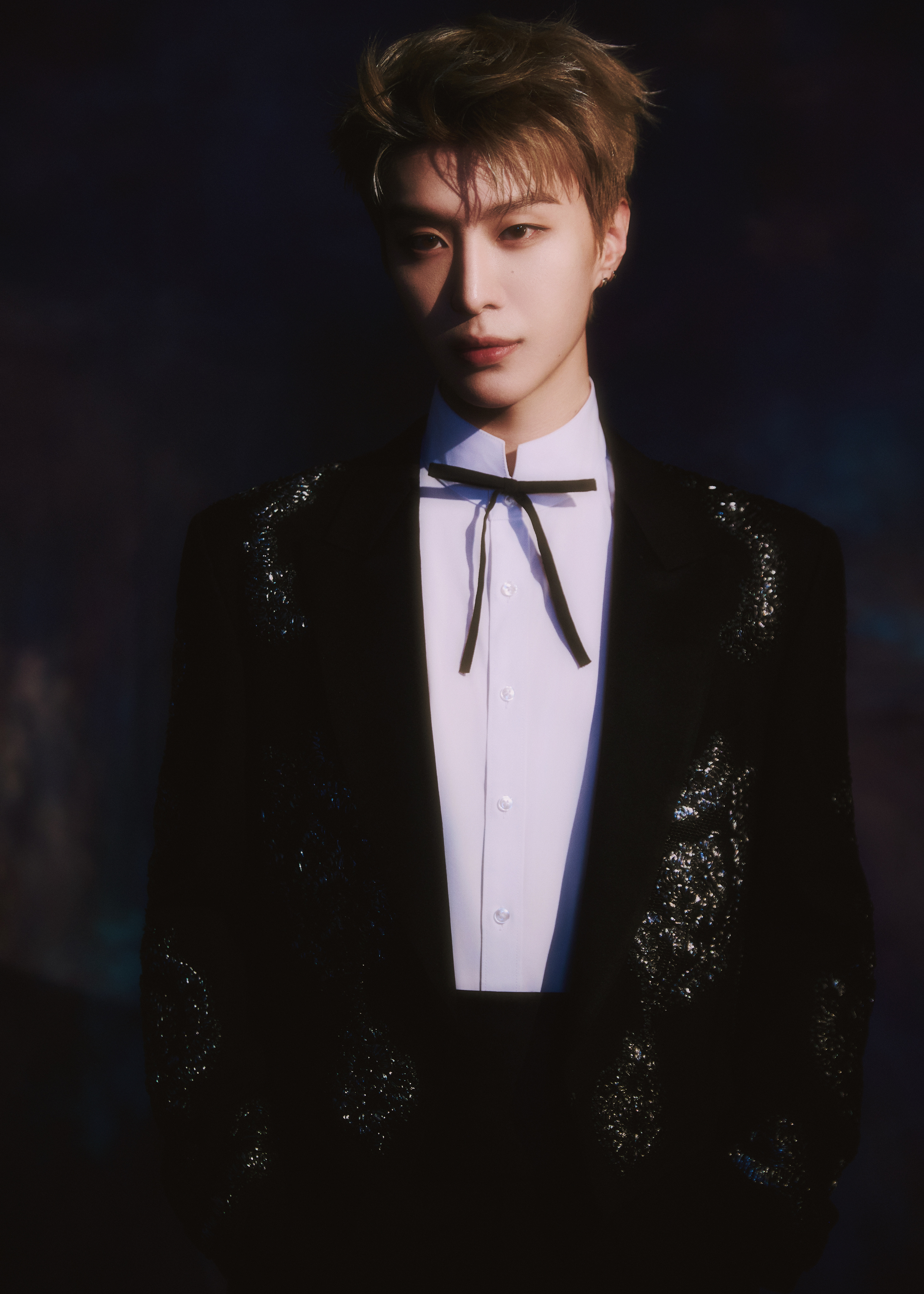 范丞丞｜浙江卫视跨年晚会 哇唔  ～  解锁新高定 ！今天是复古华丽的宫廷风小王