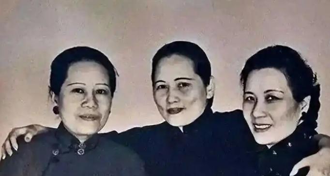 宋庆龄和宋美龄同患一种病，一个被折磨半生，一个晚年得以根治
 
这病不是偶然找上