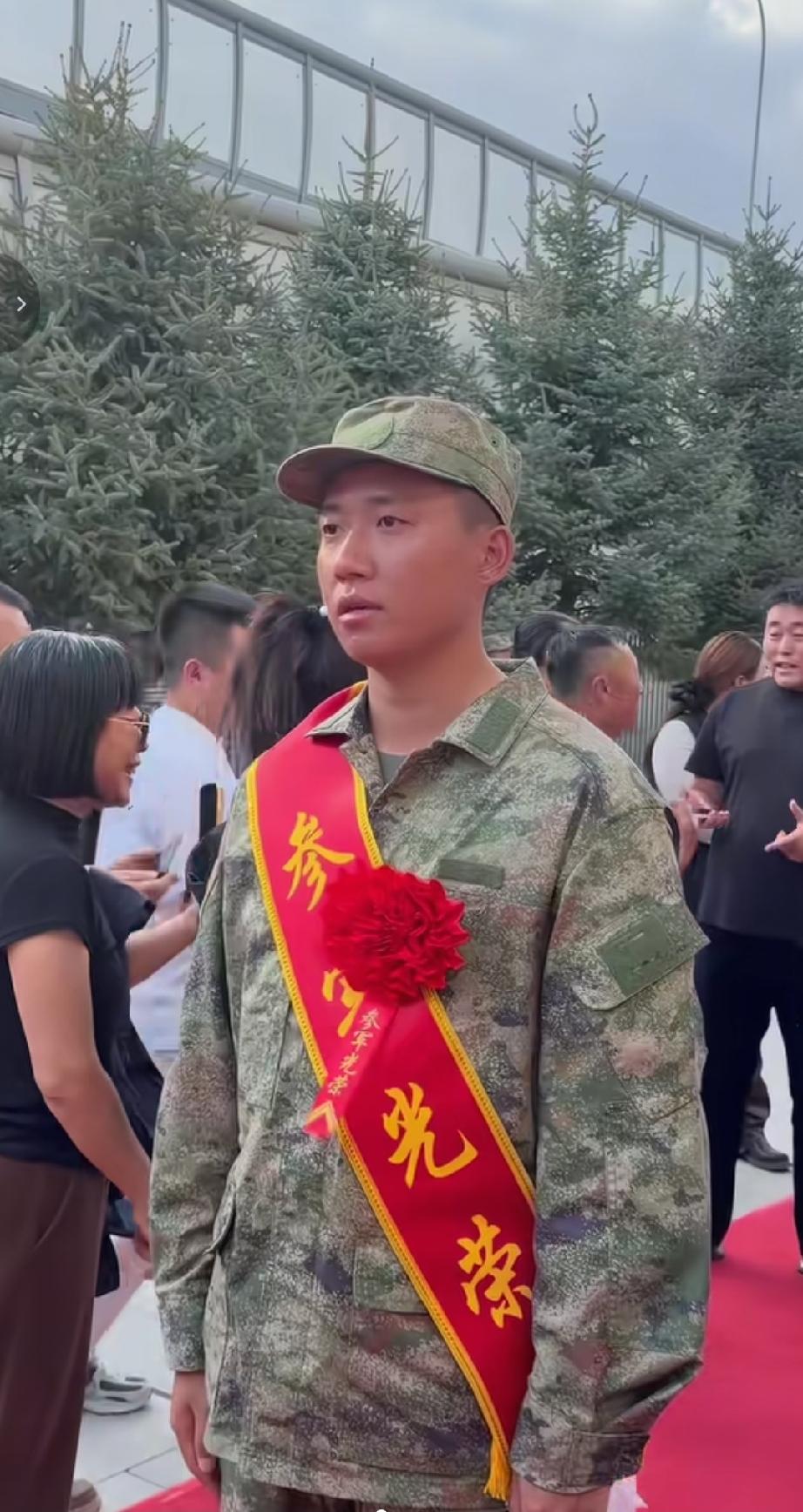 这个孩子火遍了全网，连人民日报都报道了，他的话让全网泪目：家远，没让他们来，太远