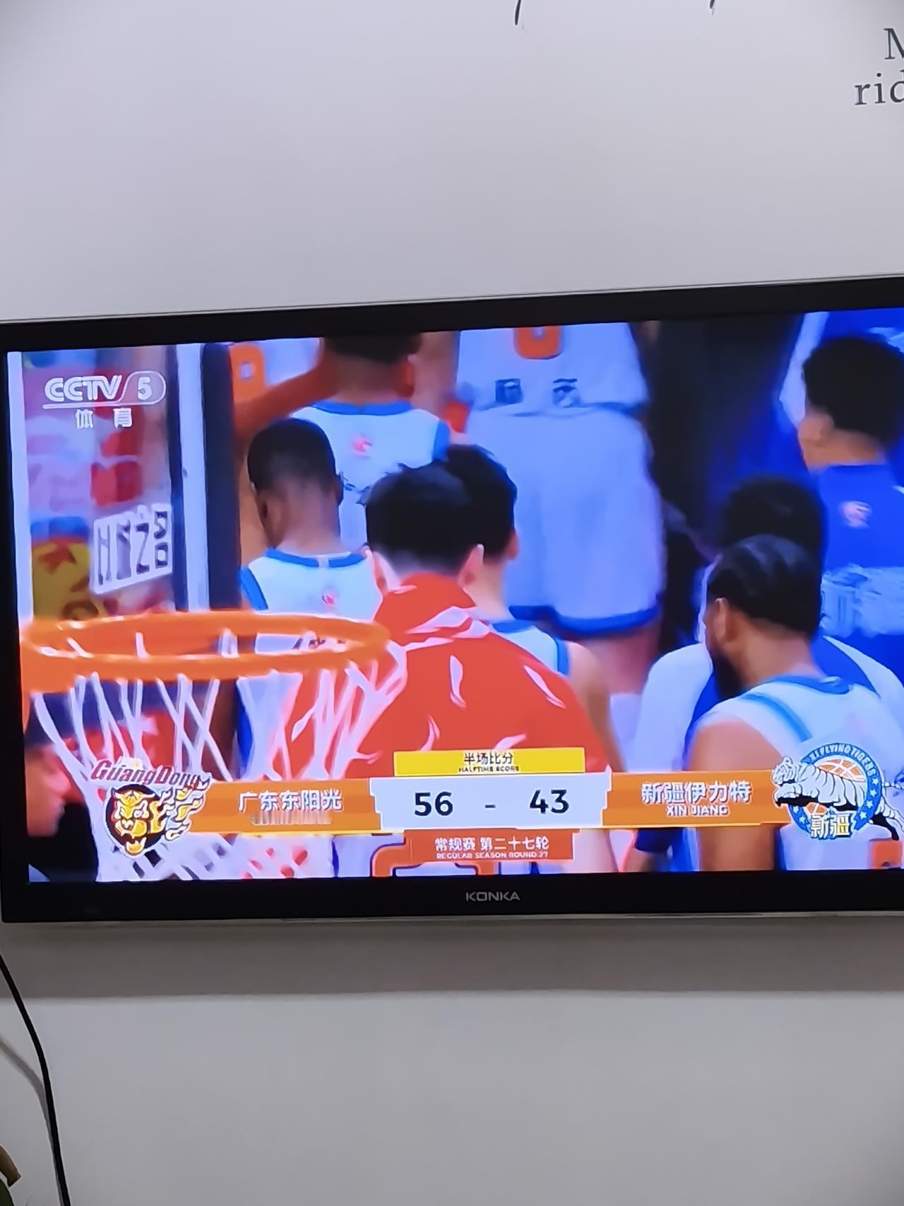 56：43半场结束，广东东阳光暂时领先新疆伊力特。
      两个队都靠外援得