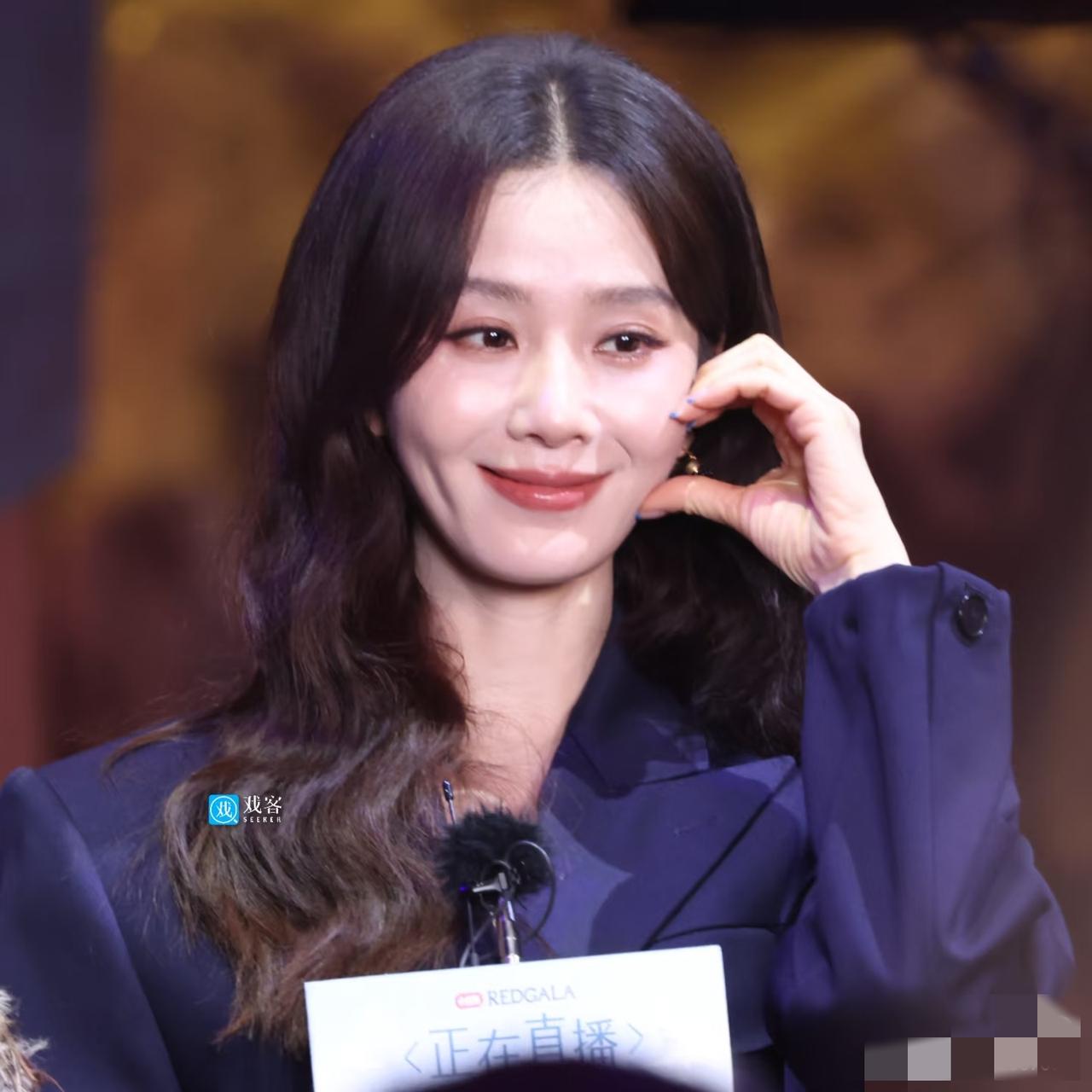 刘诗诗为啥现在总给人一种很疲倦的感觉？

美还是美的的，就是感觉过得好苦的样子。