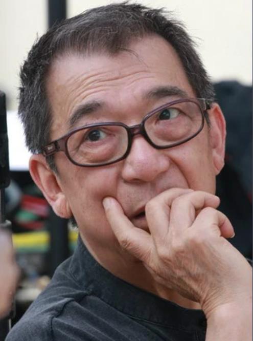 当年，郭宝昌拉着养母的手：“老娘，咱把房子捐了呗，我也能有个好前程。”养母嘴巴一