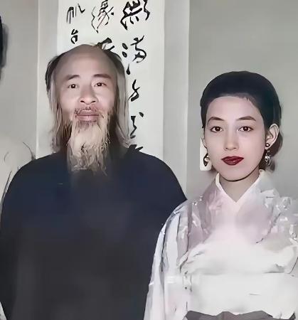 1952年的一天，山田喜美子站在53岁的张大千的面前，脱下身上所有的衣服，然后涨