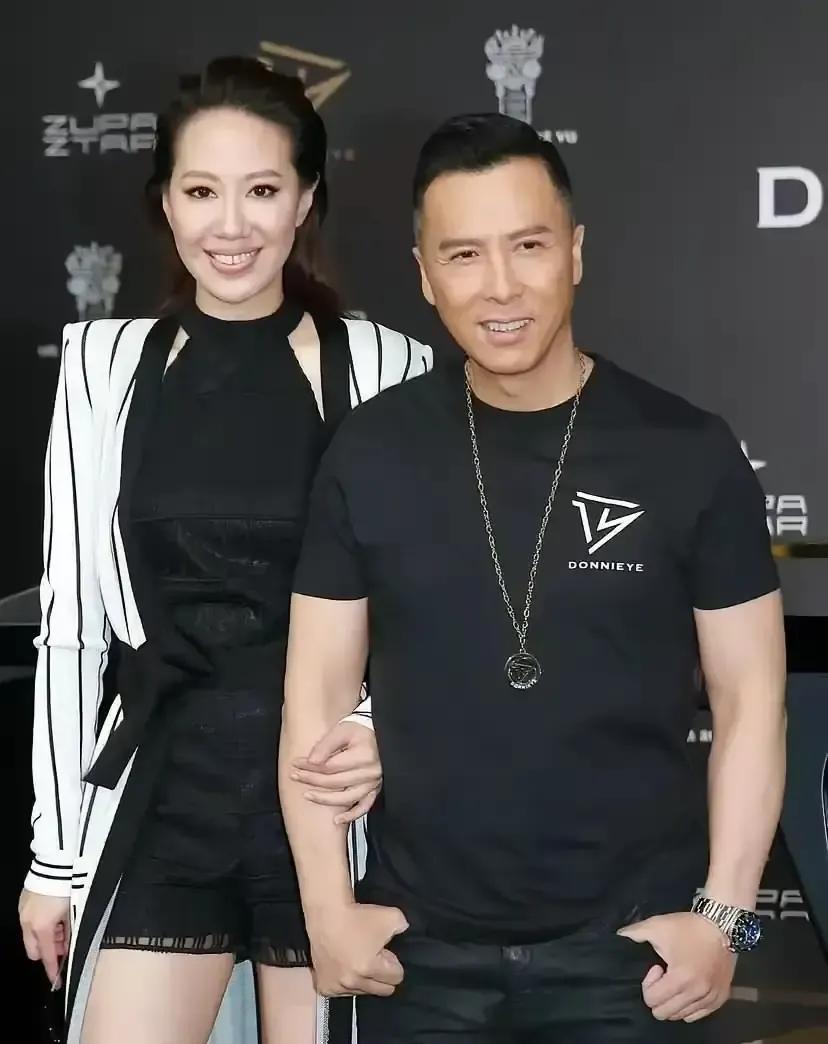 汪思思两年前在外网甩锅中国建材，说外国着火都怪我们出口次品，截图被扒后直接屠榜热