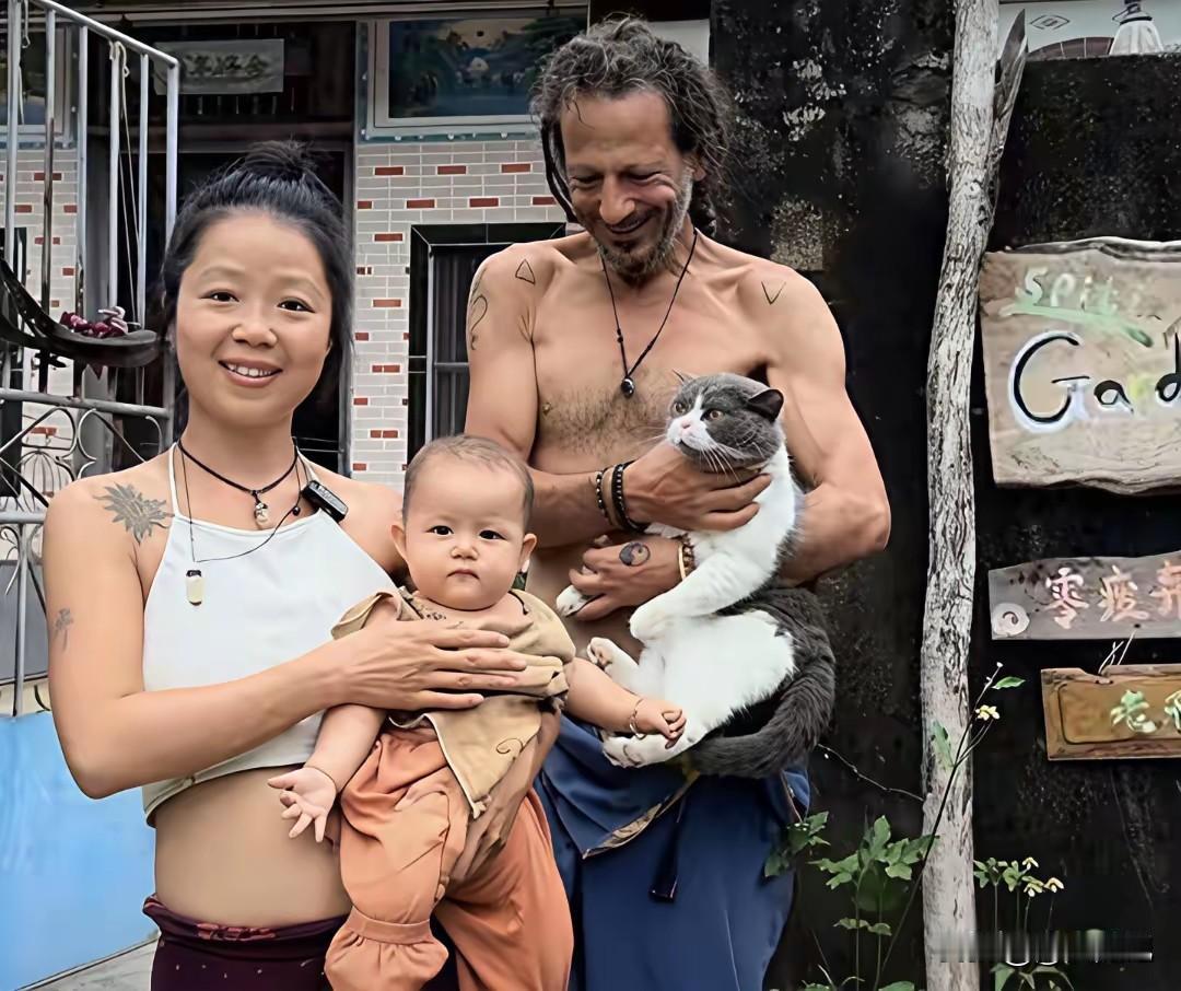 说实话，我第一反应是羡慕。

不是酸。是打心眼里羡慕。福建女孩林娜，嫁了个希腊男