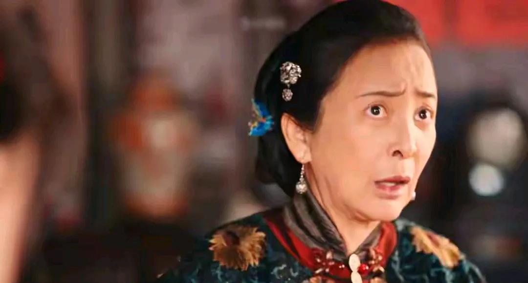 《灼灼韶华》“恶婆婆”李勤勤，全程挤眉弄眼，干啥都咋咋呼呼！
网友表示：
感觉她