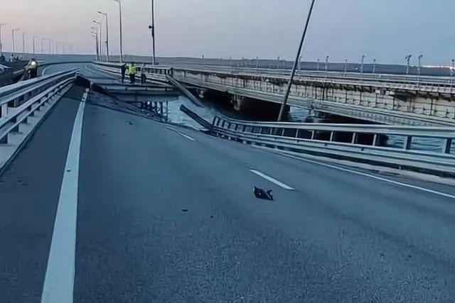 虽然最近黑海舰队总部塞瓦斯托波尔是乌军导弹无人机照顾的重点，但在谈到克里米亚大桥