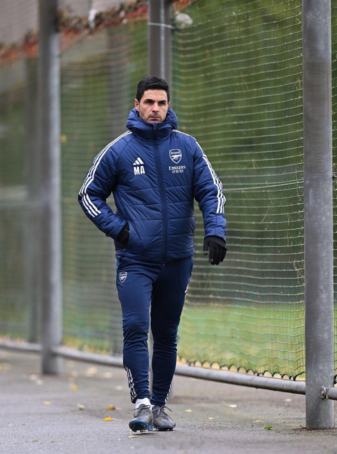 阿尔特塔在国际足联最佳男足教练评选中排名第四。恩里克、弗里克和斯洛特位列前三。马