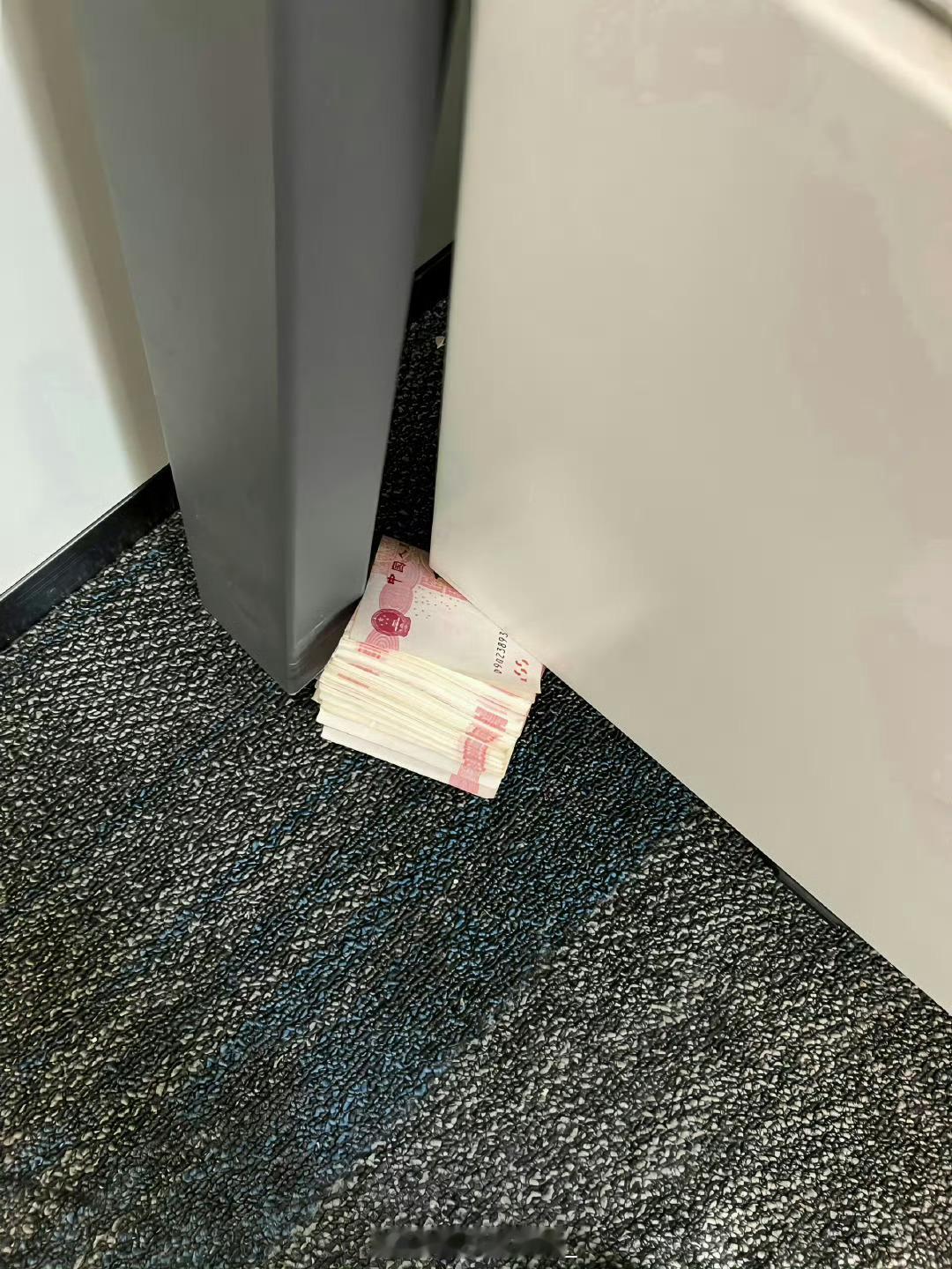 六月偏财你接不接 ​​​