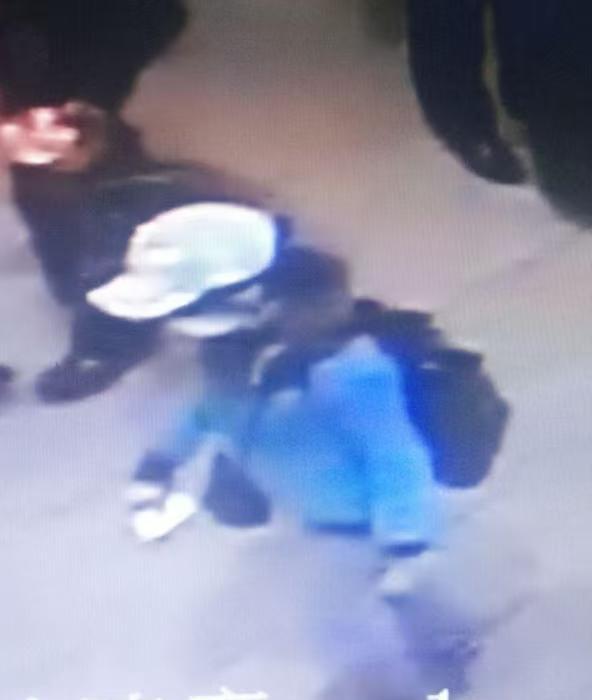 天津大二女生失踪8年！悬赏10万！
近日，张先生表示，1998年出生的女儿张艳妮