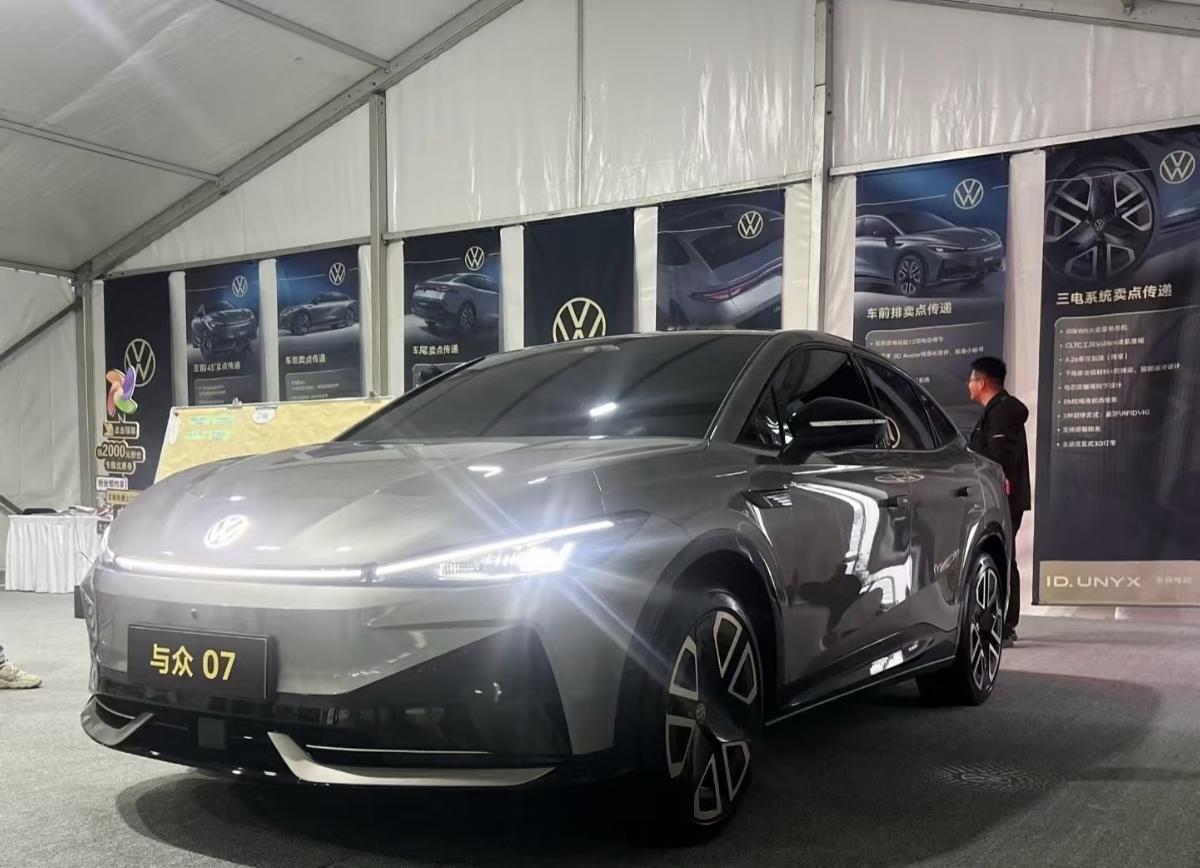 与众07，大众和小鹏手拉手做的一台纯电车，08也是。
车身尺寸4853*1852