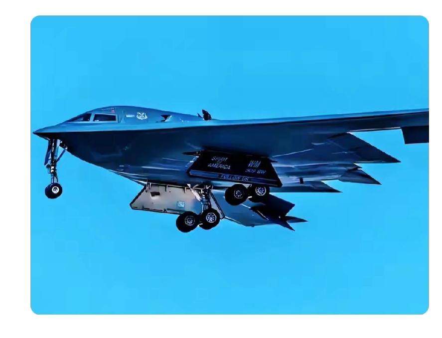 印媒《欧亚时报》军事专家辛格称，美国想战胜中国，至少得凑够200架B - 21轰