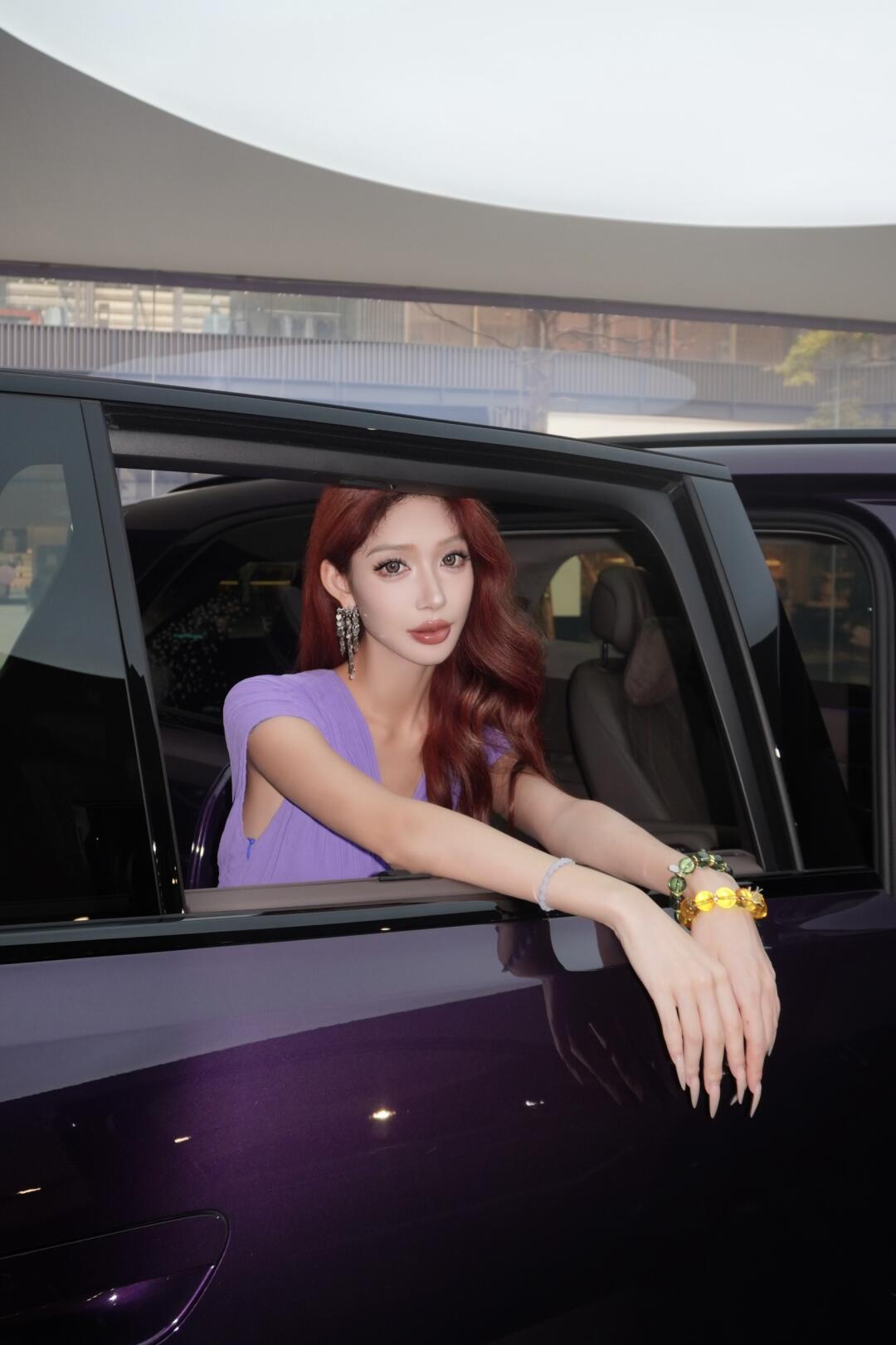 成都街拍新宠！夜紫M8EV和我今天的OOTD锁了