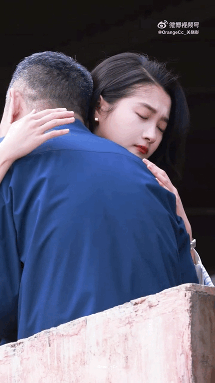 关晓彤严晓丹一哭我也跟着哭 关晓彤好会演，完全能代入到严晓丹。那种亲人患病时的无