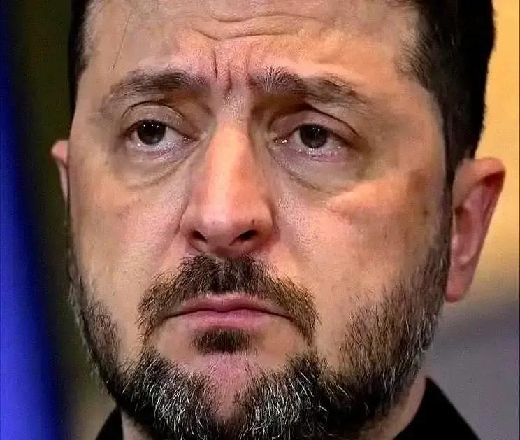 快讯！
就在刚刚，
他把话摁死在桌面上：乌克兰一定要进北约，这一步绝不撤。最扎心