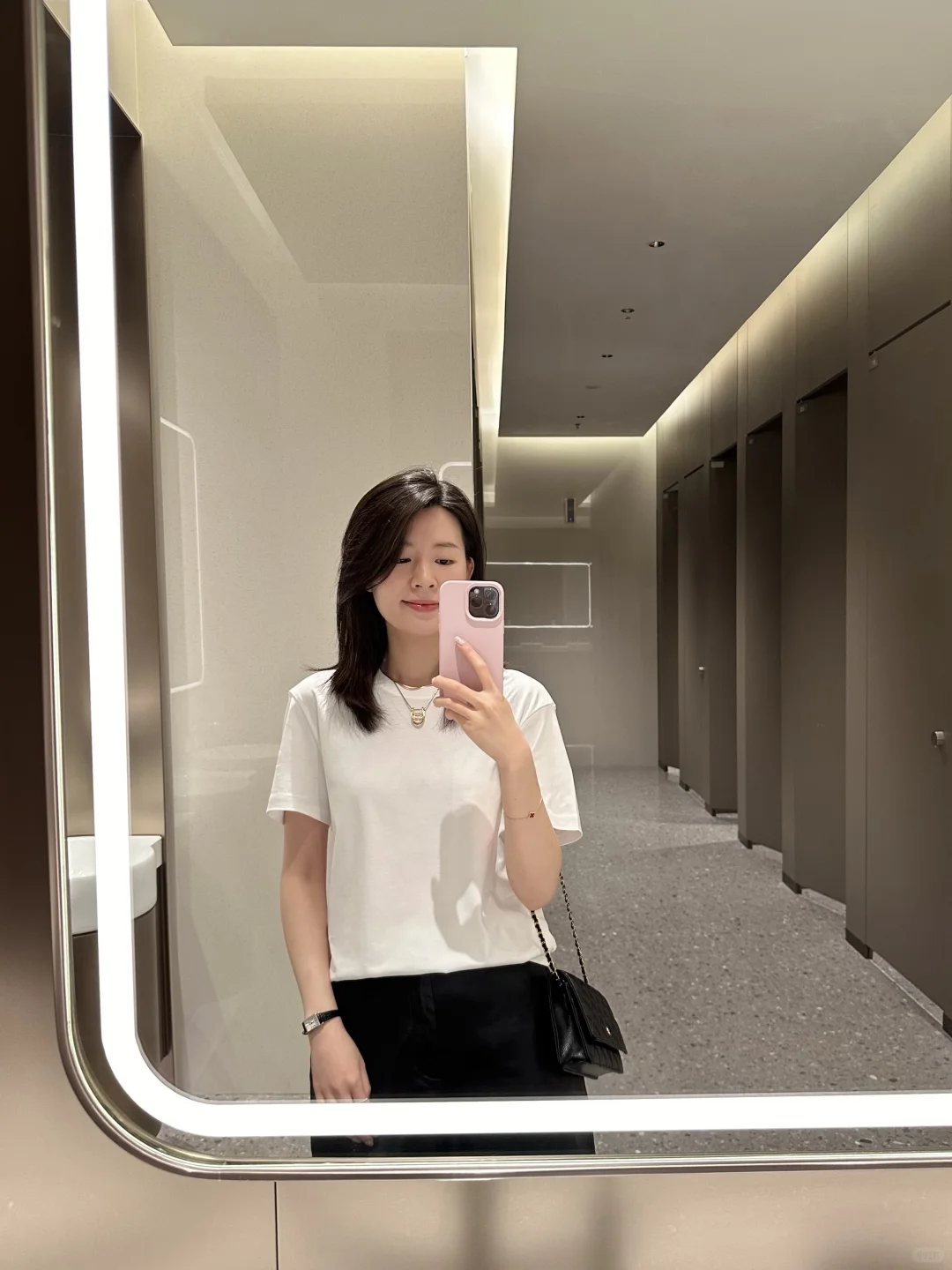 质感超好的一件白t～