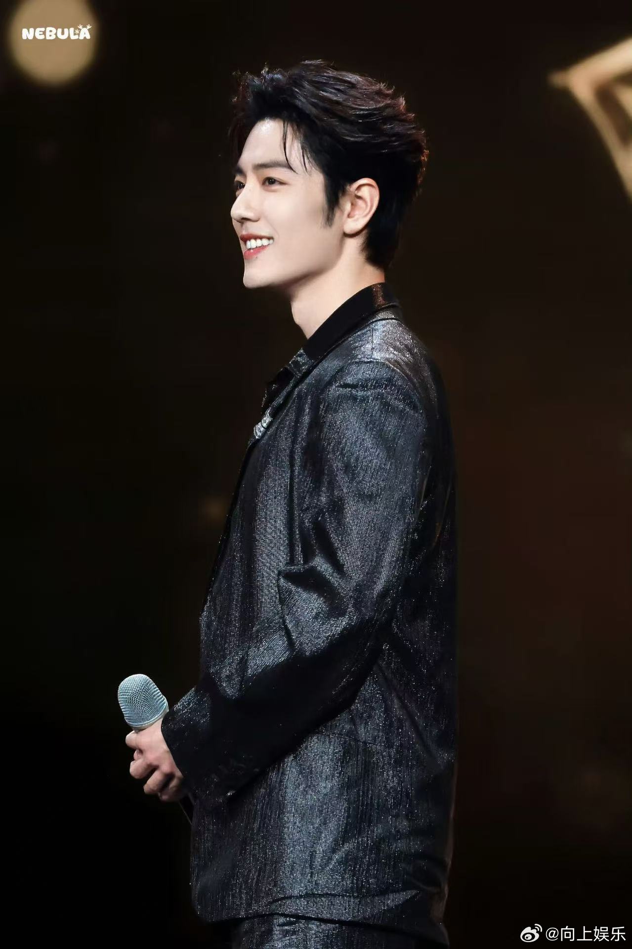 白鹿站姐发了肖战站姐团建图夯爆了站姐团建图夯爆了，白鹿站姐发了肖战，谁懂这个愚人