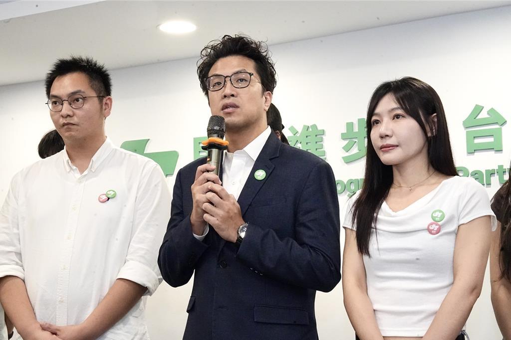 沈伯洋酸整天提大罢免“做梦还没醒” 徐巧芯反呛6字
百年老店“东发号面线”日前因