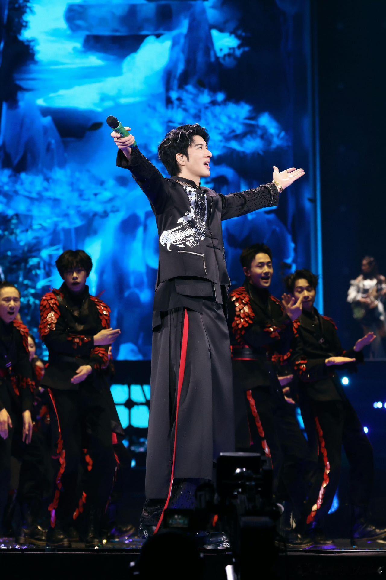 王力宏演唱会从现场唱到地铁从现场嗨到地铁这才是真正的演唱会沉浸式体验，每一首歌都