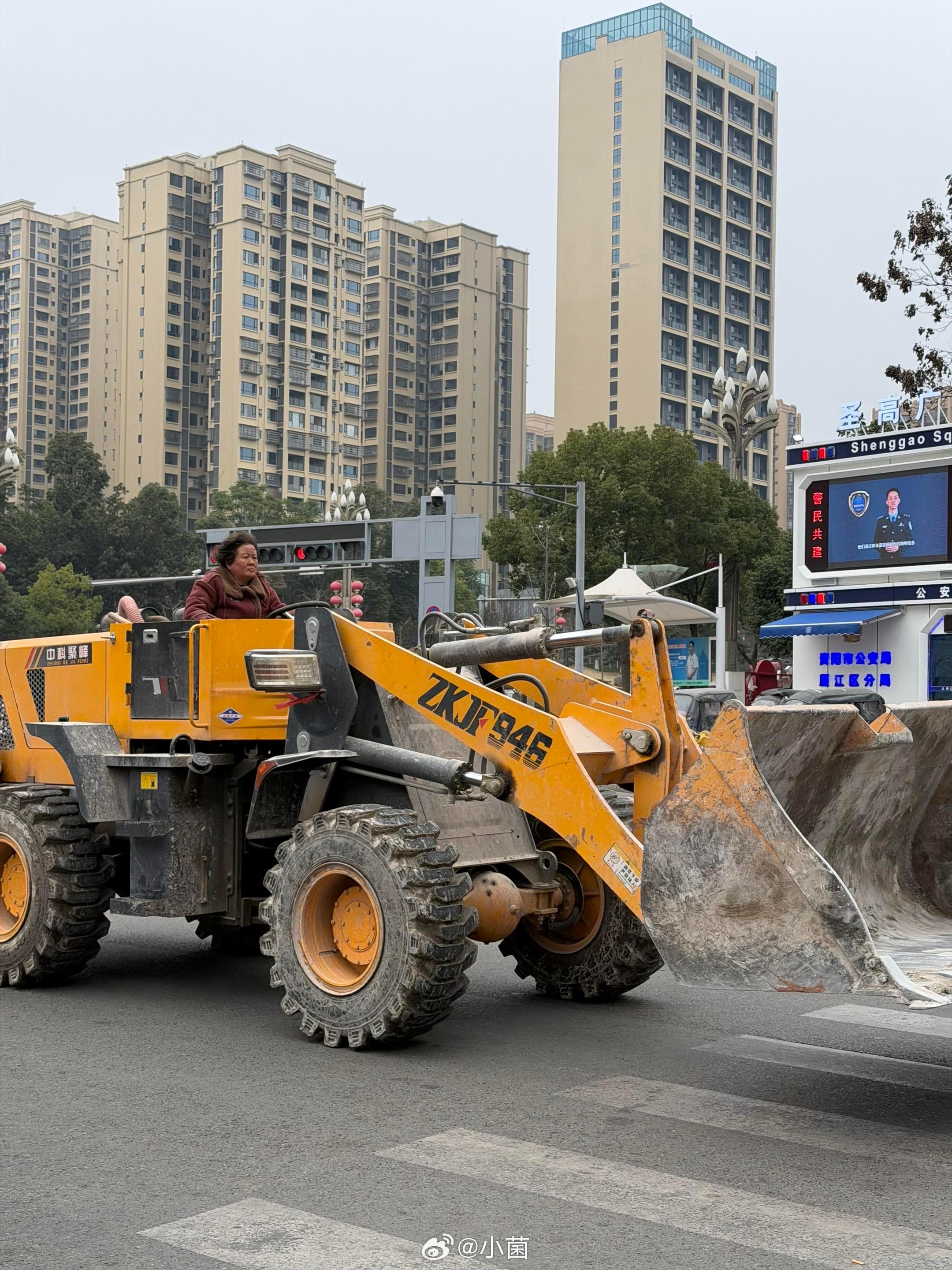 我标记了一辆载具，大妈永远是你大妈 