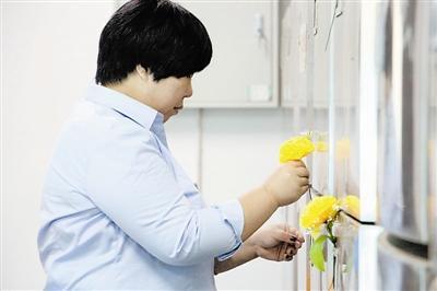 一位殡仪馆工作人员说:
“每天接触死亡久了，我只想告诉你们，普通人不要研究什么人