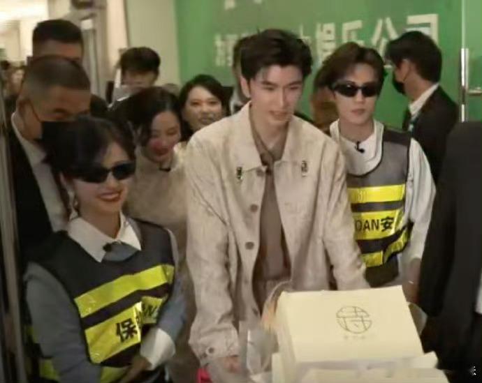 赵一博沈月你俩是真会整活儿啊[哈哈][哈哈][哈哈][哈哈]守护姐姐姐夫就是李去