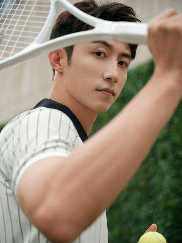 #黄景瑜 你粉蹭我衣服上了# 黄景瑜好像在说你的粉蹭到我衣服上了哈哈哈[笑cry