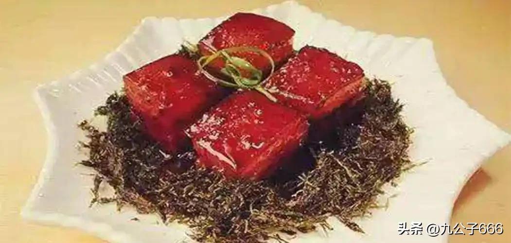 根据宁波当地人的认可程度，特推荐以下宁美食
1.苔菜小方㸆：海曙特色，五花肉搭配