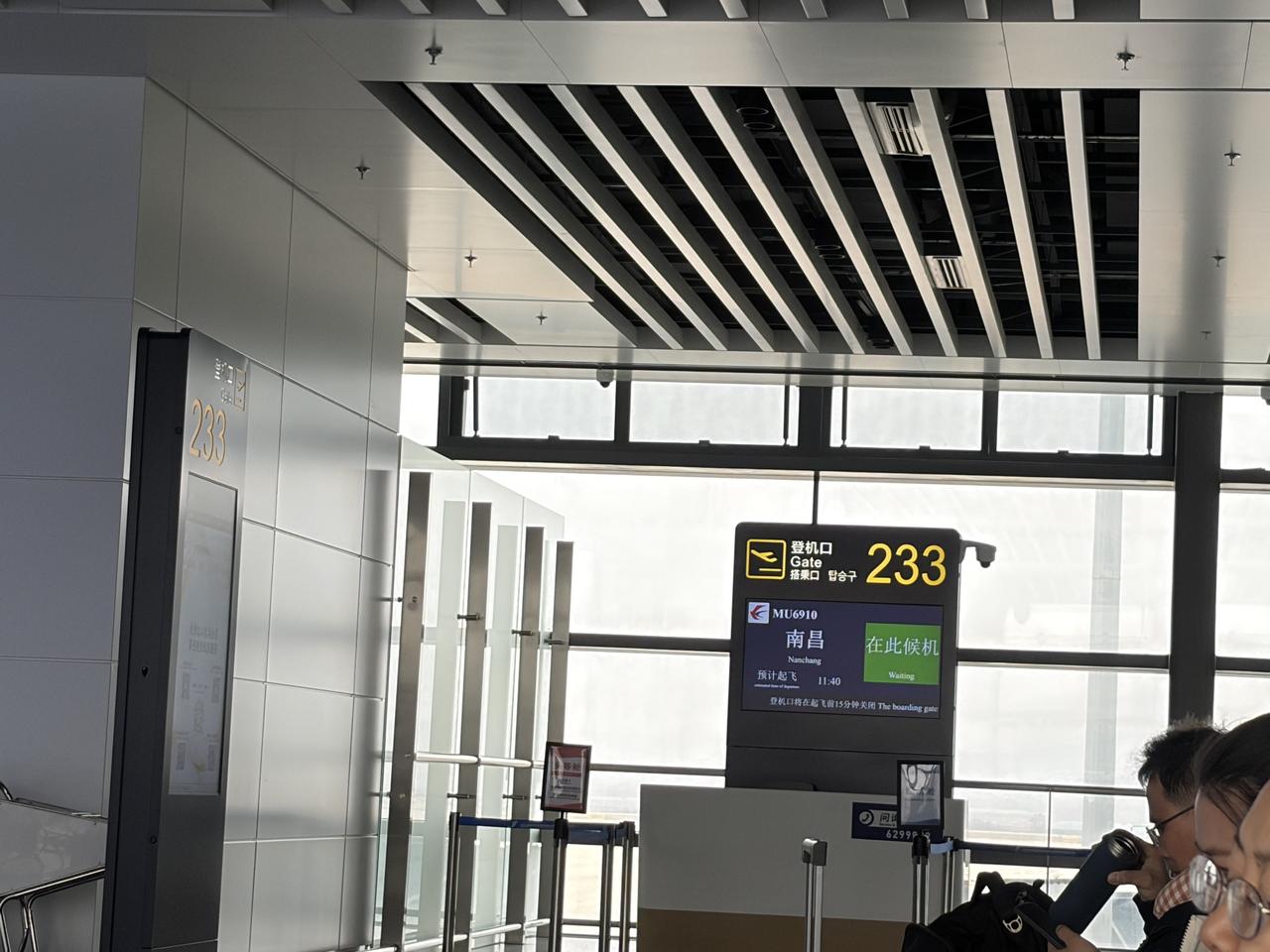 江西旅游首日，抵达南昌。少拍照，用眼看，以心感受，于山水间邂逅全新的自我。

 