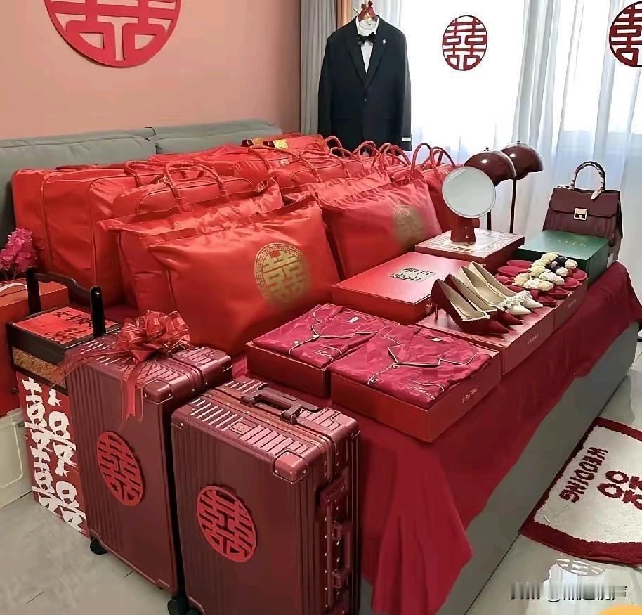 彩礼实际上就是古代的聘礼，而聘礼是对应嫁妆的，所以现在很多女方家庭都要求彩礼。彩
