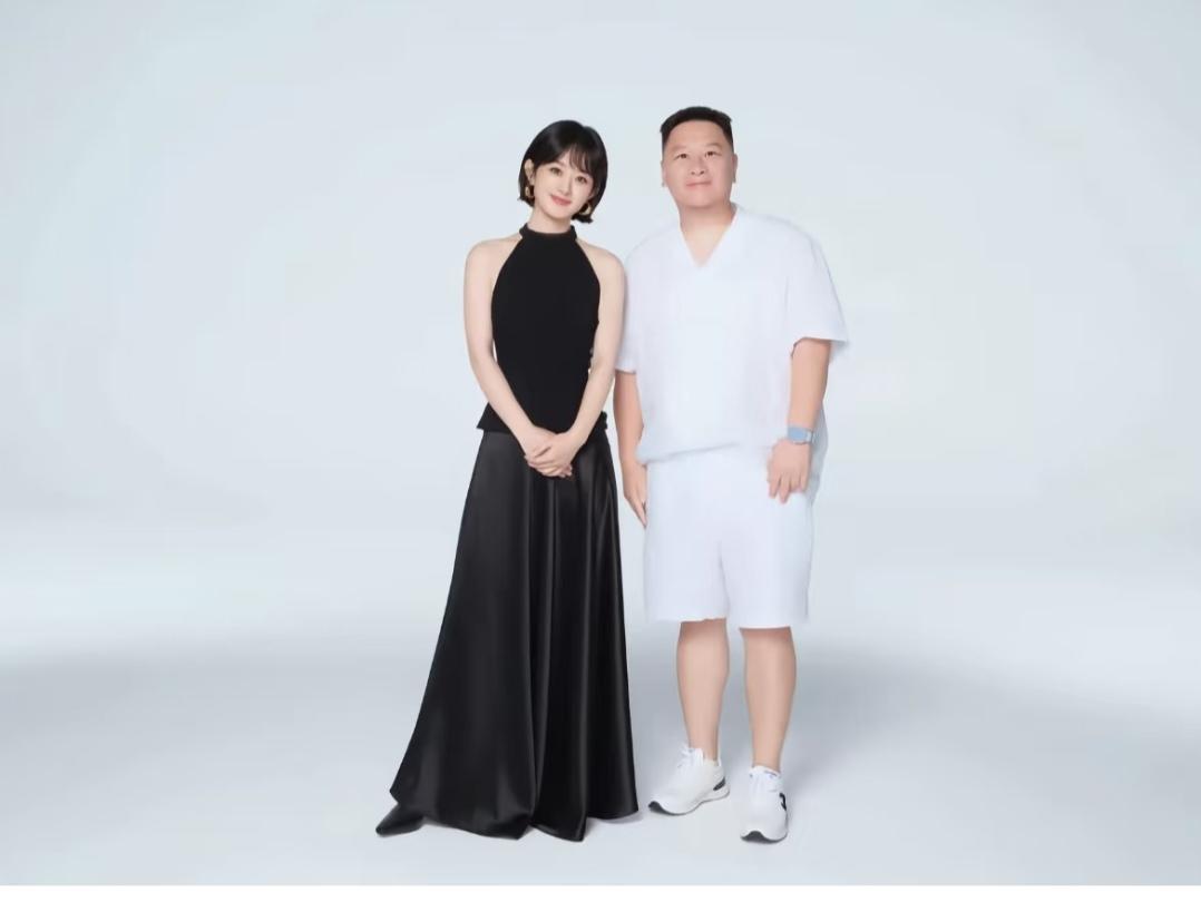 好羡慕和赵丽颖合影的这个男士。