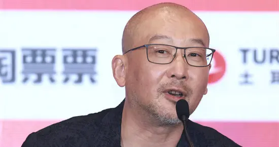 管虎两部新片曝光 改编刘慈欣、刘震云经典作品