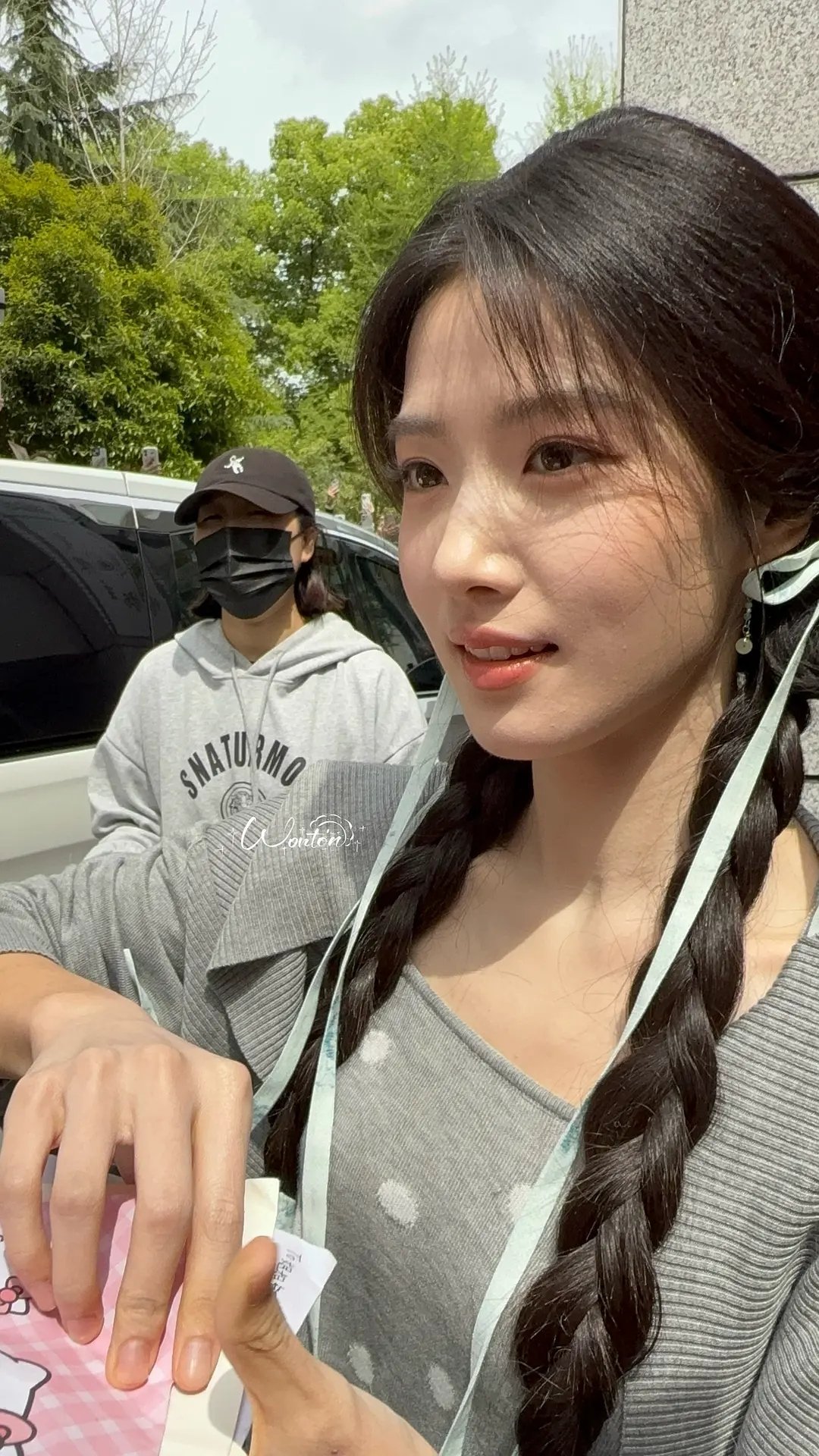 卢昱晓生图怎么美成这个样子 看起来又瘦了 