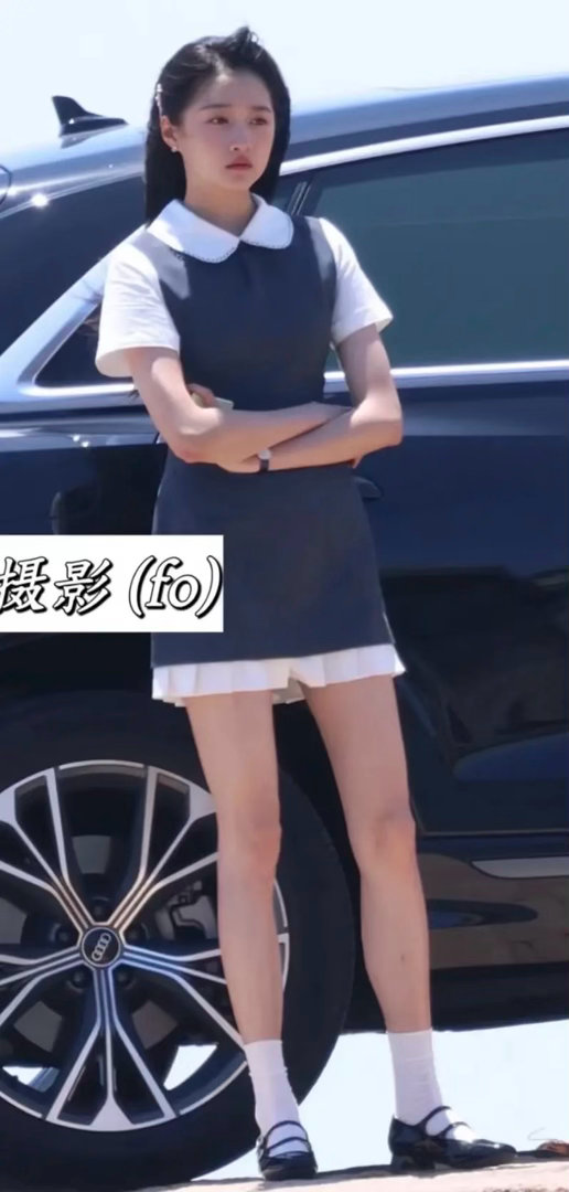 孟子义关晓彤同款造型对比，谁更适合这个风格？ ​​​