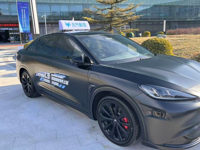 L3量产破冰，从“牌照热”到路线之争，自动驾驶演进路线分野