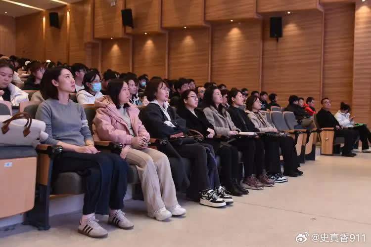 马斯克向全球80亿人，发出了直击灵魂的拷问！他说：“大家这是怎么了，我们手握科技