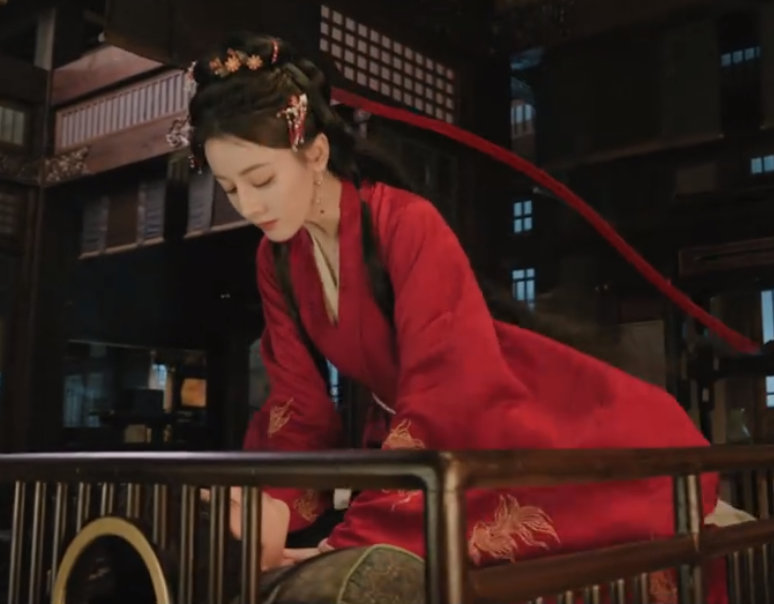 思胥万千最能感知彼此的两个人 迪丽热巴扑倒陈飞宇名场面迪丽热巴扑倒陈飞宇名场面，