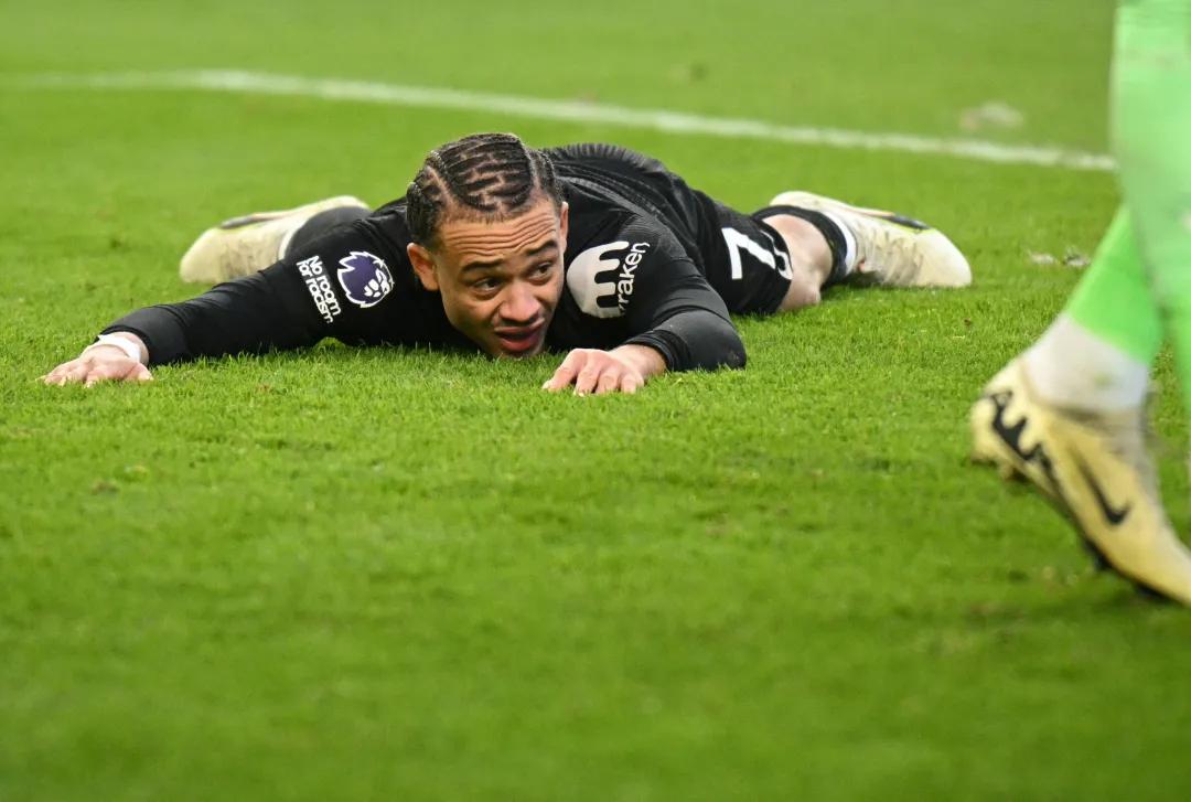 热刺继续送温暖，2比2艰难逼平倒数第二的伯恩利。6000万买来的西蒙斯，全场比赛