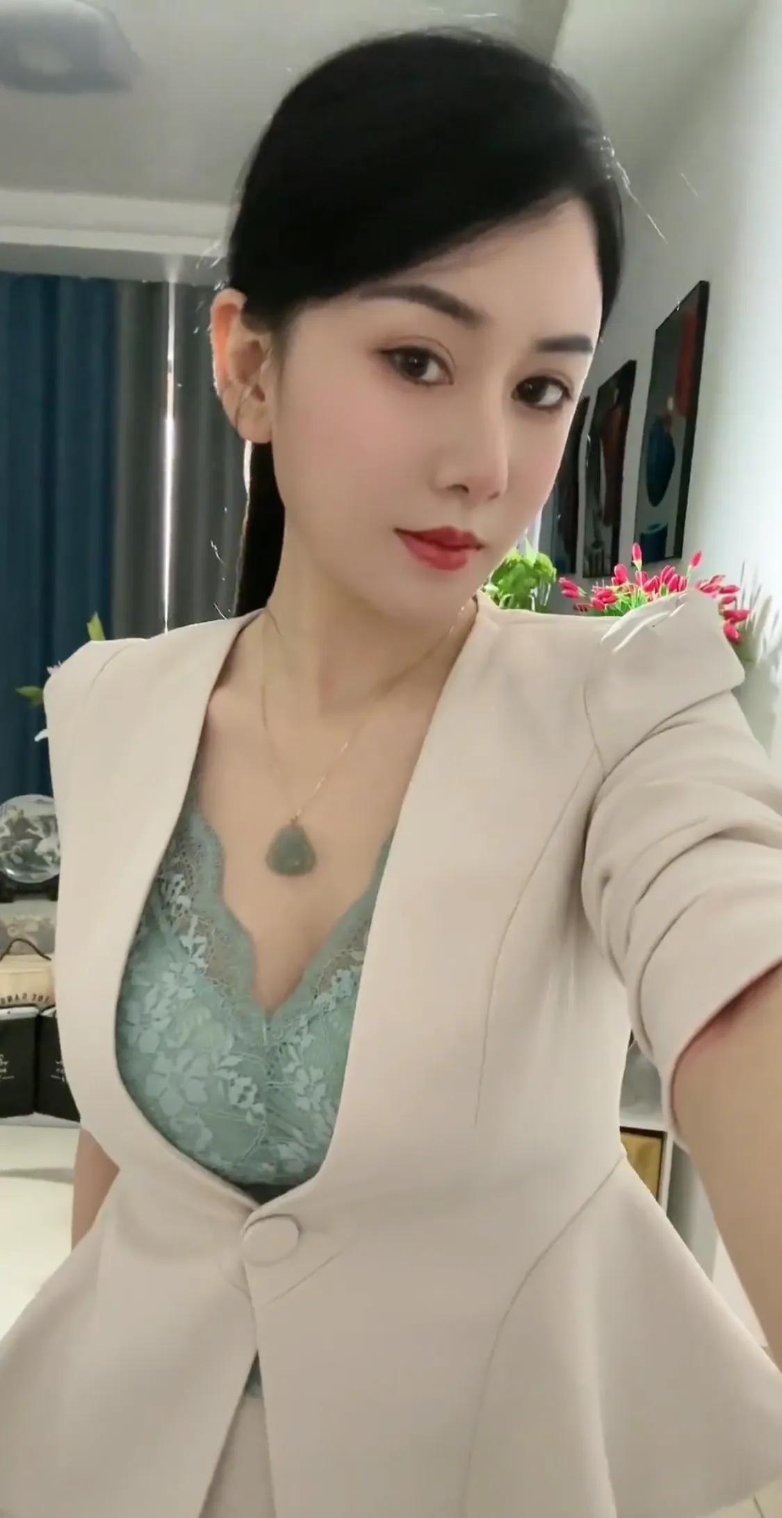 大部分女人都不会拒绝一个强吻她的人，你知道为什么吗？

该说不说，女性这种生物，