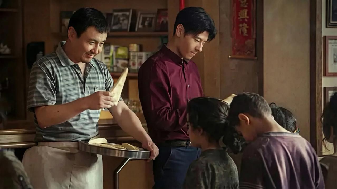 能说《欢迎来龙餐馆》导演拍得不好吗
看到很多评价，都说这部片拍得好。
有大V说：