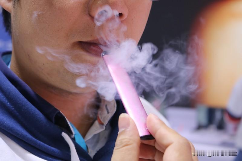 看到抖音里的替吸棒，据说能戒烟，不知道真的假的，如果长期用，有什么问题，能不能长