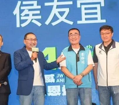 在连日与苏巧慧参加多次市政活动之后，侯友宜终于在8月16日和李四川同框了，并且