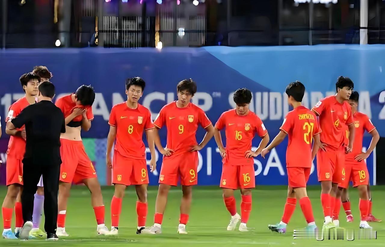 从刚刚结束的 U17 亚洲杯小组赛来看，这场失利暴露了明显的战术和心态问题，而非