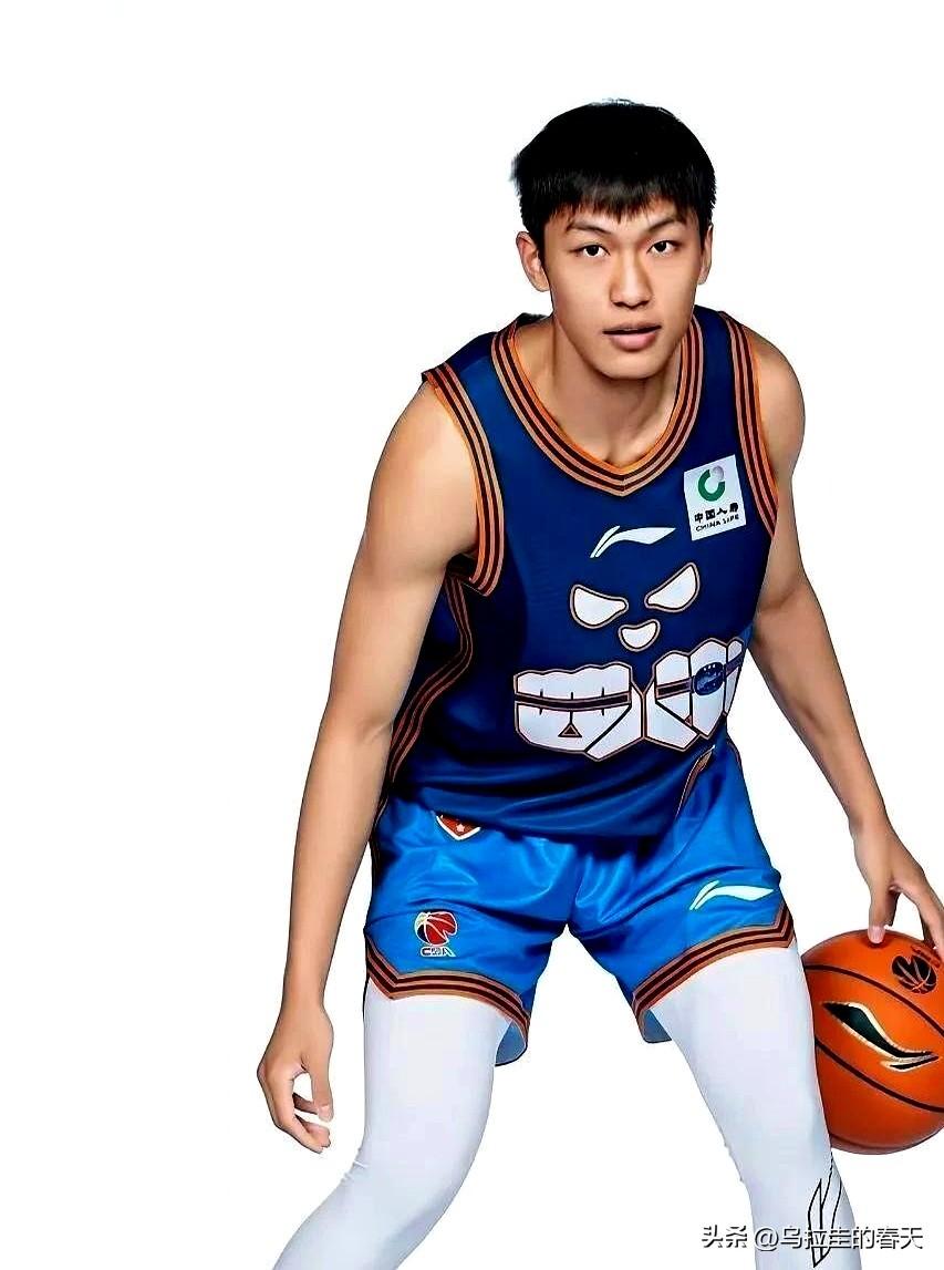 19岁凉山小伙儿，季前赛打辽宁9分钟7中5砍11分，变向、拉杆、三分，天赋都摆台
