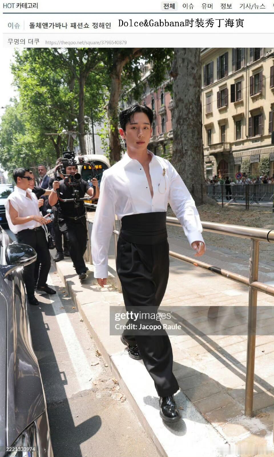 米兰男装周韩网热议丁海寅米兰时装周，这衣服好像不好看啊[笑cry][笑cry]丁